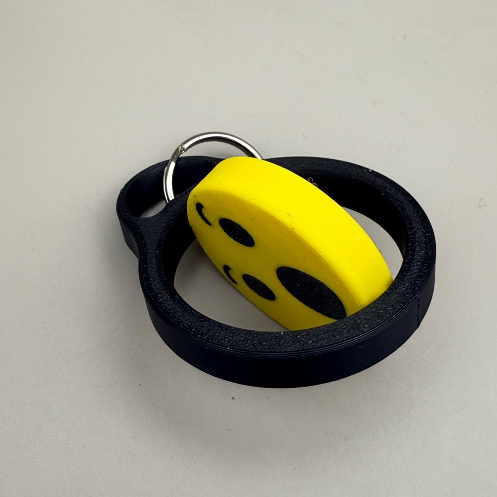 Smiley Face Keychain - Picture 4 of 6